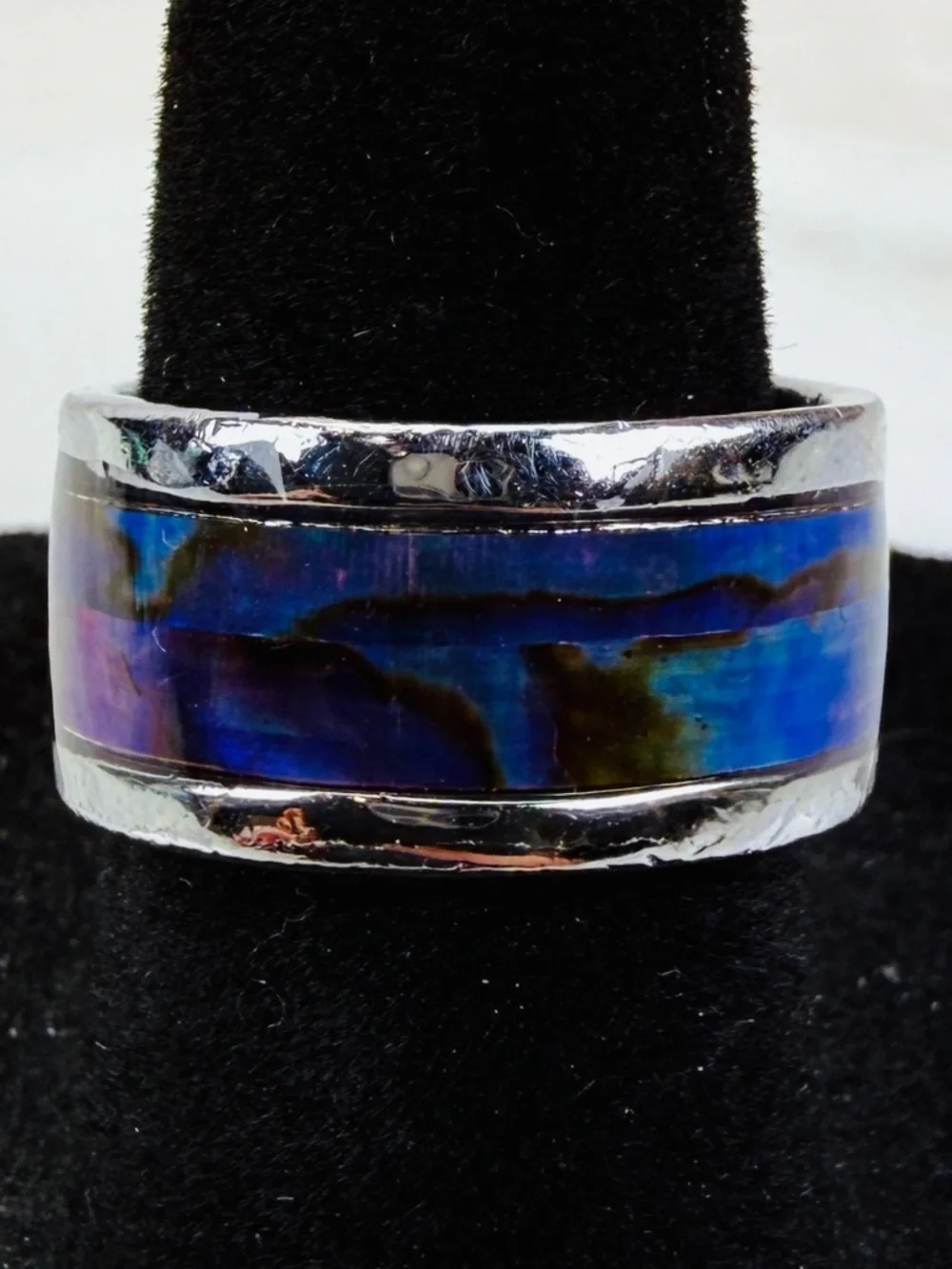 Beautiful vintage Silvertone blue swirl size 6 1/2 band ring
